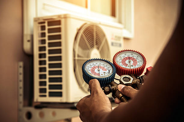 Professional Ac Installation technician working in Mascoutah, IL